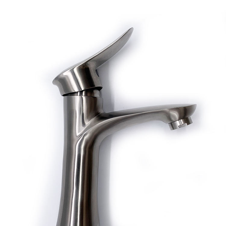 3 hole bath faucet
