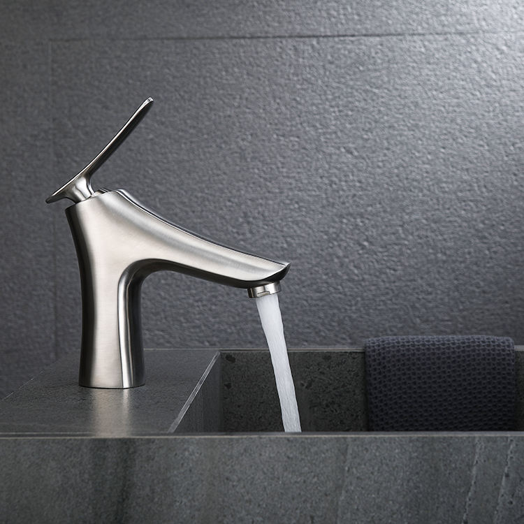 delta bathroom sink faucets